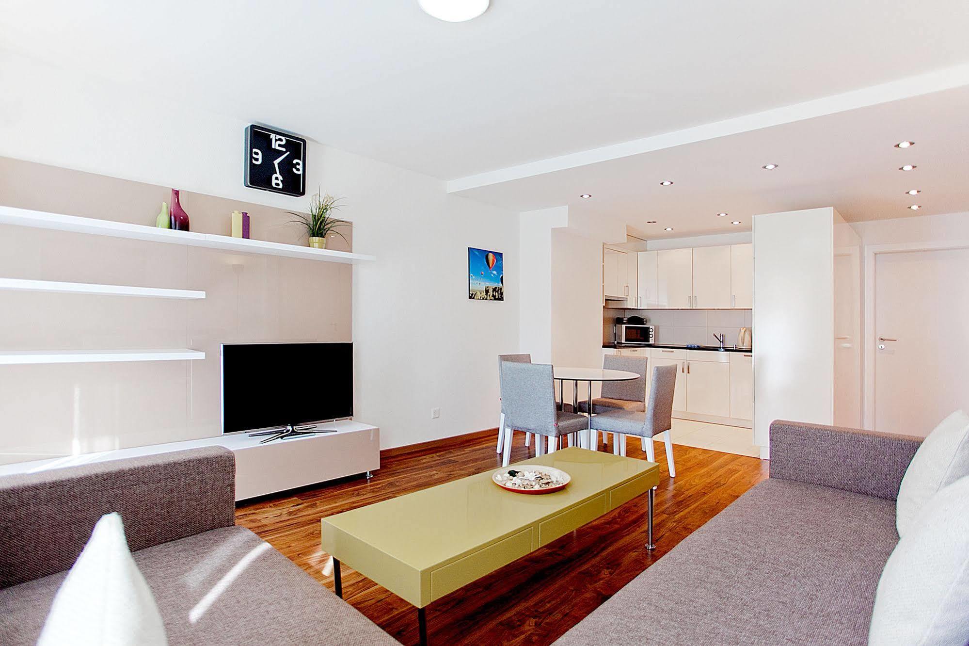 Premium Apartments By Livingdowntown Zurich Bagian luar foto