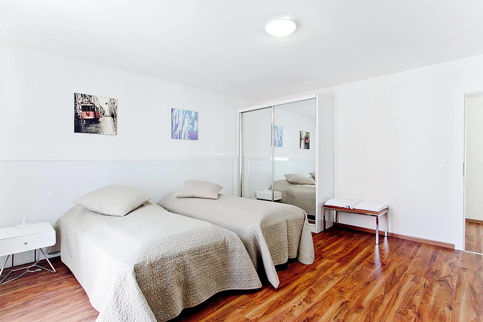 Premium Apartments By Livingdowntown Zurich Bagian luar foto