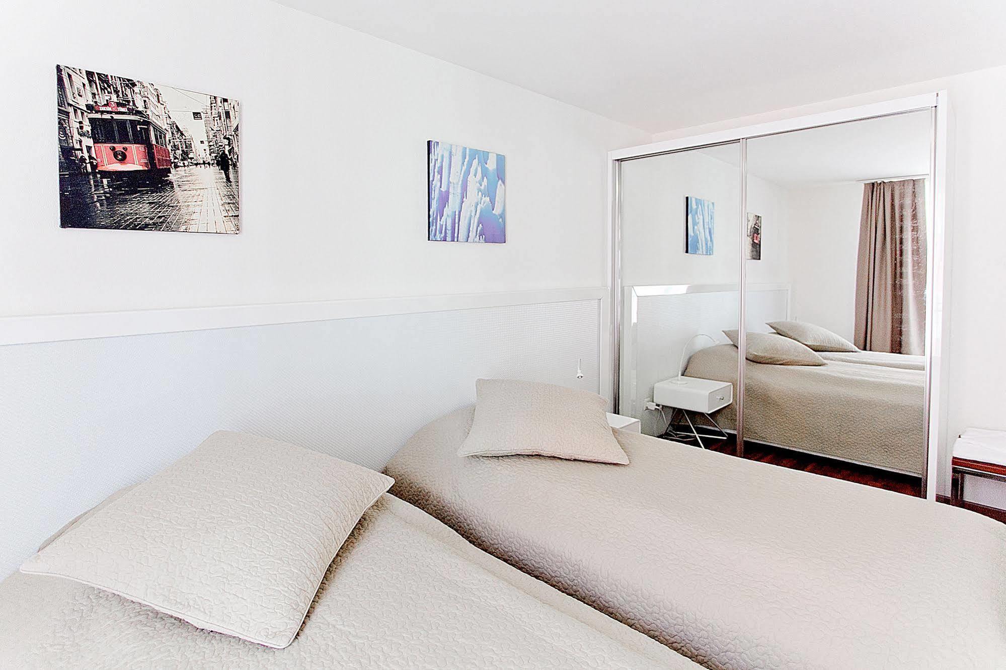 Premium Apartments By Livingdowntown Zurich Bagian luar foto