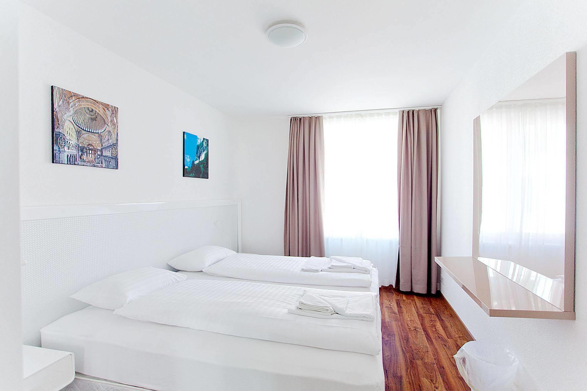 Premium Apartments By Livingdowntown Zurich Bagian luar foto